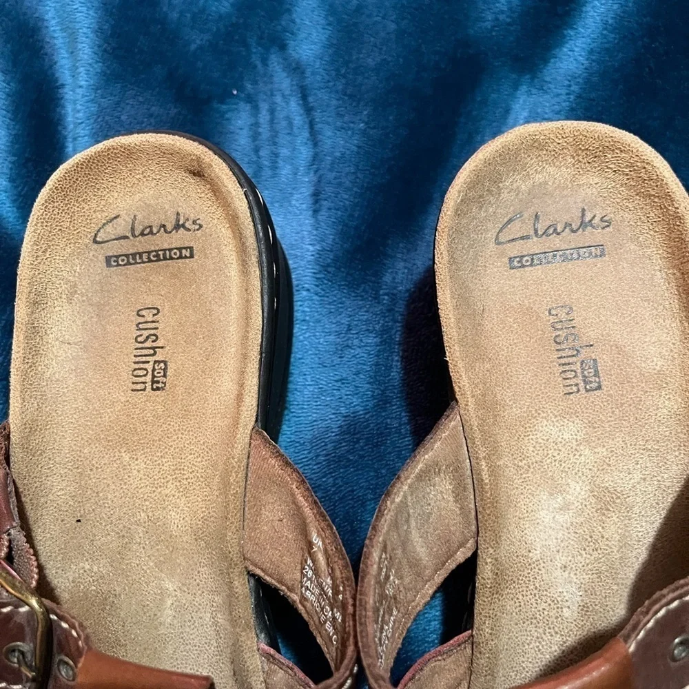 Clarks soft cushion sandals, size 9.5, colors light brown dark brown red. Nice